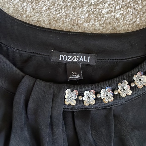 Top - Picture 2 of 3